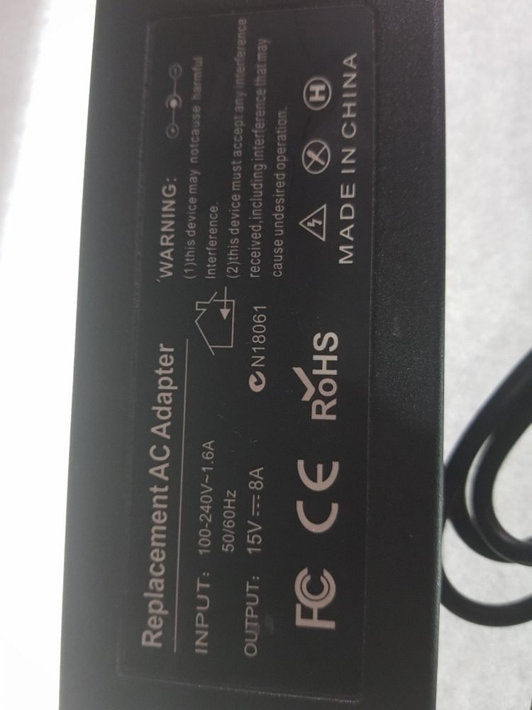 Cargador Toshiba 15V 8A 100-240V Nueva – Potente y Confiable - Imagen 3