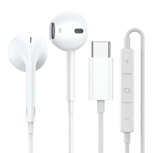 Audífonos EarPods blancos con conector USB-C sobre fondo blanco