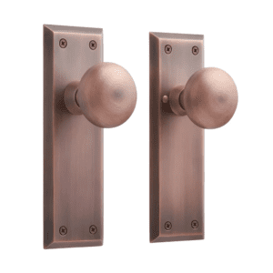 Perilla Hubbard de latón con placa Signature Hardware