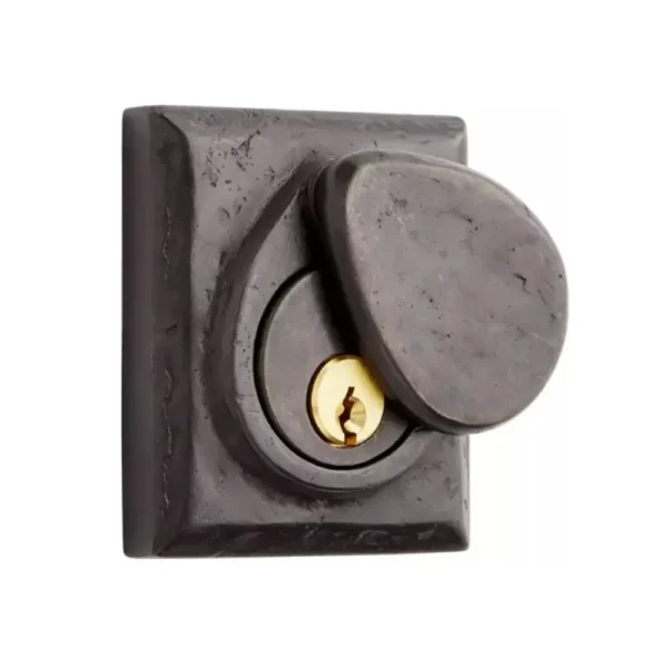 Cerradura rústica de bronce oscuro