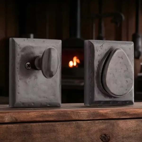 Cerradura rústica de bronce oscuro